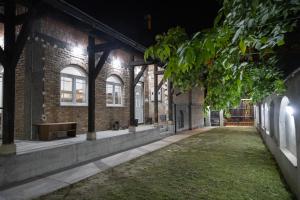 Aed väljaspool majutusasutust Apartman Centar 18