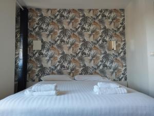Voodi või voodid majutusasutuse Brit Hotel L'Arrivée Guingamp toas