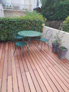 Vonkajšia záhrada v ubytovaní Chez Matteo T2 35 m ,parking privé securise terrasse 15m local skis 300m des remontées mécaniques