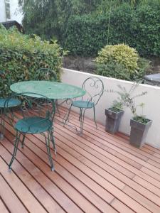 Vonkajšia záhrada v ubytovaní Chez Matteo T2 35 m ,parking privé securise terrasse 15m local skis 300m des remontées mécaniques