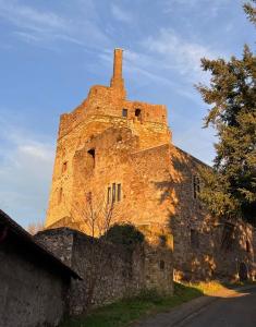 Fotografie z fotogalerie ubytování Burg Hermannstein - Kings Room v destinaci Wetzlar