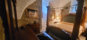Postel nebo postele na pokoji v ubytování Burg Hermannstein - Kings Room