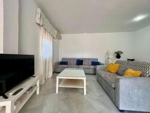 TV a/nebo společenská místnost v ubytování Apartamento Alextia La Barrosa + 24 fotografií