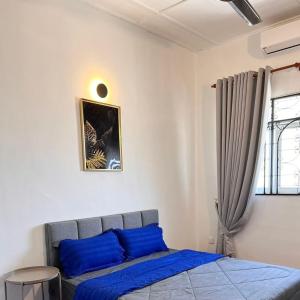 Postel nebo postele na pokoji v ubytování AR-RAHMAN HOMESTAY KUALA TERENGGANU Semi-D, 2-storey, 4-Bedroom 4-Bathroom, 25x13feet Private Swimming Pool with 5 feet Fountain