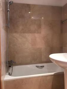 Et badeværelse på Estacion Atocha-Museo del Prado