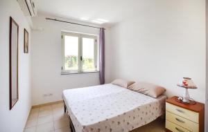 Ένα ή περισσότερα κρεβάτια σε δωμάτιο στο 1 Bedroom Nice Apartment In Isca Marina