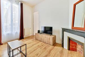 Μια τηλεόραση ή/και κέντρο ψυχαγωγίας στο Welcome to Linda House