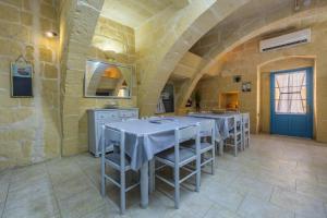 Mynd úr myndasafni af Room 1 - Family room x 3 by Solea í Għarb