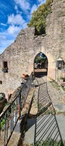 Fotografie z fotogalerie ubytování Burg Hermannstein - Monks Room v destinaci Wetzlar