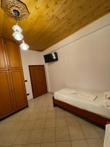 TV a/nebo společenská místnost v ubytování Guesthouse Klajd