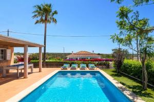 Bazén v ubytování Villa Lantana by Villa Plus nebo v jeho okolí