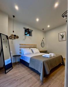 Postel nebo postele na pokoji v ubytování Eria's Junior Suite