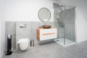 Ένα μπάνιο στο Golf & Lake House 16