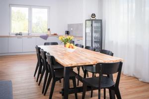 Η κουζίνα ή μικρή κουζίνα στο Golf & Lake House 16