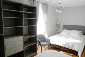 Ένα ή περισσότερα κρεβάτια σε δωμάτιο στο La boite aux lettres