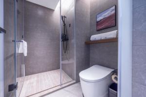 A bathroom at Atour Hotel Wuhan Optics Valley Plaza Nationalities University