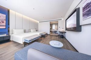 A television and/or entertainment centre at Atour Hotel Wuhan Optics Valley Plaza Nationalities University