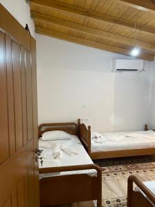 Postel nebo postele na pokoji v ubytování Guesthouse Klajd + 37 fotografií