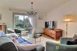 Una televisión o centro de entretenimiento en L'escale oceane