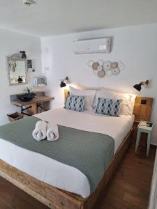 a bedroom with a bed with two towels on it at Lovin Book Guesthouse in Óbidos