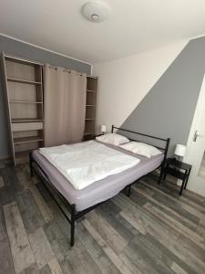 Ένα ή περισσότερα κρεβάτια σε δωμάτιο στο Maison de campagne