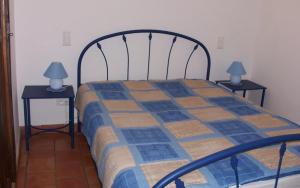 a bedroom with a bed with two lamps on tables at Gite bleu a ampus in Ampus