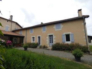 a large yellow house with a garden in front of it at Gîte jean in Horsarrieu