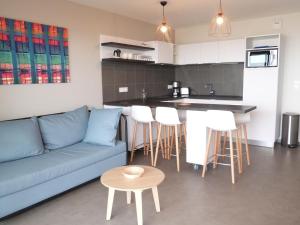 Η κουζίνα ή μικρή κουζίνα στο Appartement 2 chambres, balcon, piscine chauffée, accès plage, animaux admis, parking - FR-1-194-194
