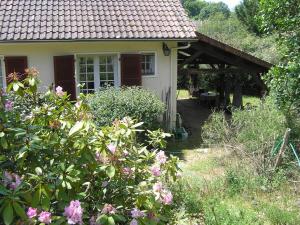 Vonkajšia záhrada v ubytovaní Le val des deux rieux