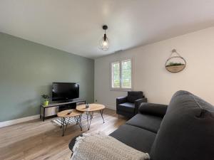 a living room with a couch and a table at Gure doya in Ibarrolle