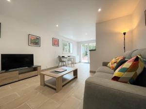 a living room with a couch and a table at Ekialde in Ainhoa