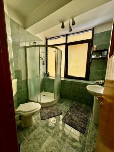 Et badeværelse på Apartament 1 plus rooms in centrul orașului - Unirii Fântânii