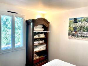 a room with a shelf with towels and a window at Villa hortus mariae in Le Thoronet +15 photos
