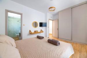 Ένα ή περισσότερα κρεβάτια σε δωμάτιο στο Villa Dana by Villa Plus +13 φωτογραφίες