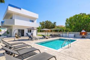 Πισίνα στο ή κοντά στο Villa Dana by Villa Plus