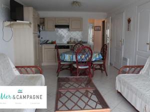 Kuchyň nebo kuchyňský kout v ubytování Appartement cosy près de la plage avec balcon, parking et animaux admis - FR-1-482-9 + 7 fotografií
