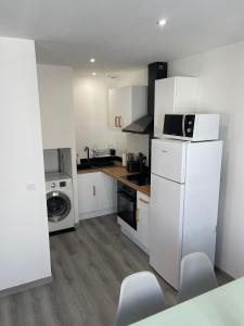 Photo de la galerie de l'établissement Charmant Appart clim 6 pers, Sorgues Vaucluse 1, à Sorgues