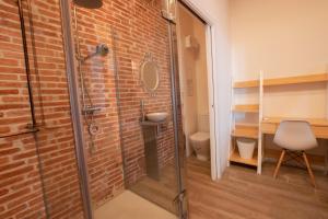 Koupelna v ubytování Barcelona Classic Catedral Apartments + 32 fotografií