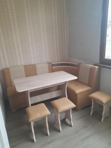 a table and chairs in a waiting room at Квартира in Vanadzor
