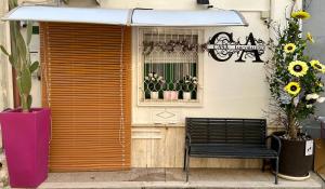 a bench in front of a building with a window at Casa Vacanza Arcobaleno in Oria