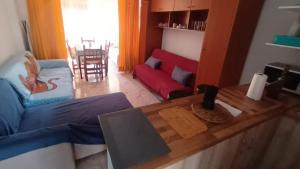 Χώρος καθιστικού στο NUEVO APTO PARA HASTA 6 PERSONAS MUY CERCA DE PLAYA LEVANTE BENIDORM CON JARDÍNES Y GRAN PISCINA , PISTA DE TENnIS Y FUTBOL DEPORTES Y ZONA INFANTIL ,EN URBANIZACIÓN CON PARKING