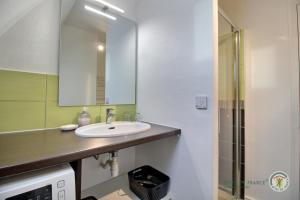 Et badeværelse på La terrasse sur le golf + 20 billeder