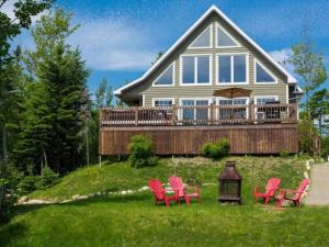 Foto sihtkohas Les Éboulements asuva majutusasutuse Chalet vue sur le fleuve et spa galeriist