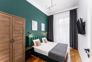 Łóżko lub łóżka w pokoju w obiekcie Wawel Boutique Residence - Krakow Old Town