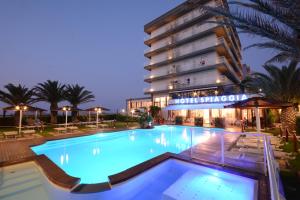 Bazén v ubytování Hotel Spiaggia nebo v jeho okolí