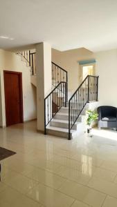 Imagen de la galería de Villa between lake and sea, en Oroklini