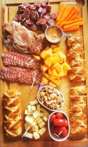 a cutting board with sausage and vegetables and other foods at Hébergement Insolite VintageCAMP - proche de Beauval in Chabris +46 photos