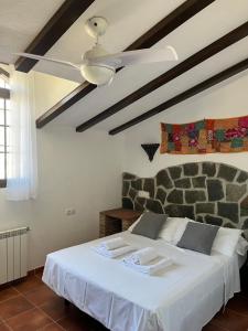 Postel nebo postele na pokoji v ubytování Mayte Dreams Caminito Del Rey
