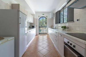 Dapur atau dapur kecil di Il Castello degli Ulivi-Agriturismo in natura