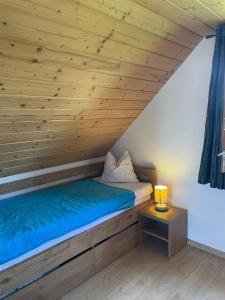 Postel nebo postele na pokoji v ubytování Chata s výhľadom na Tatry + 28 fotografií